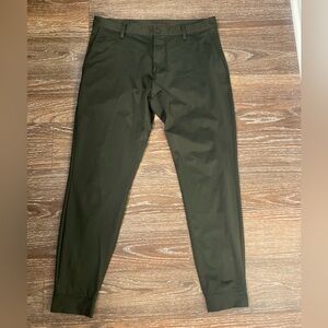 Rhone Commuter Slim Fit Jogger Pants Mens 33 Green Joggers Performance Stretch
